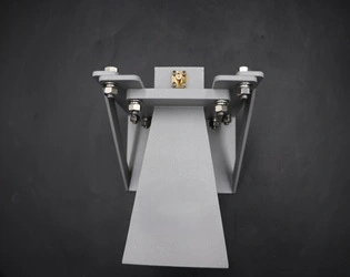 What are the unique features of the Ultra Wideband Double-ridged Horn Antenna compared to traditional horn antennas?